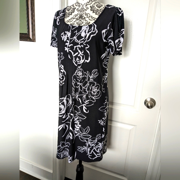 Chetta B short sleeve scoop neck summer dress womens Size 8 Black White Floral - Picture 1 of 12